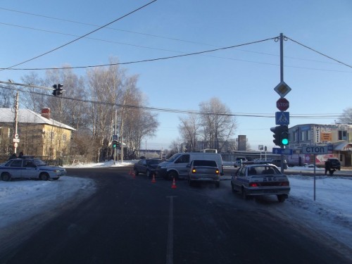фото В Конаково столкнулись 3 автомобиля