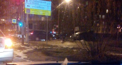 фото В Конаково на центральной площади столкнулись две иномарки