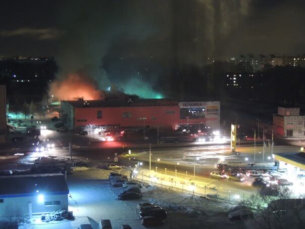 В Твери горит торговый центр "Радость"