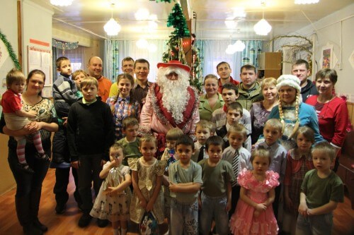 фото В Спирово состоялась новогодняя акция для детей из местного приюта