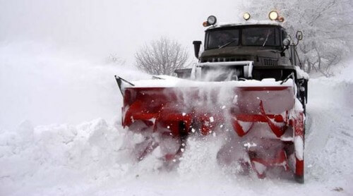 фото Росавтодор: более 1500 спецмашин борются со снегопадом на трассах в центре России