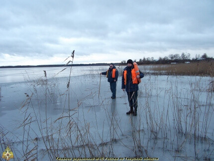 фото Специалисты МЧС продолжают мониторинг фактической толщины льда на водоемах области