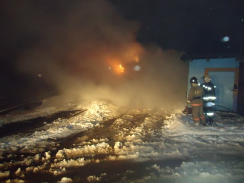 фото В Западной Двине произошел пожар в гараже. Пострадал автомобиль