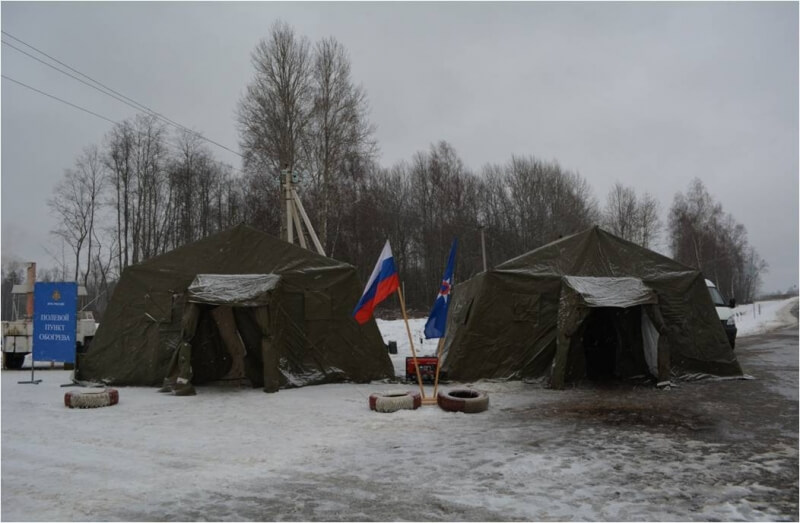 На федеральных дорогах М-10 “Россия” и М-9 “Балтия”, а также на участке М-11 развернуты пункты обогрева