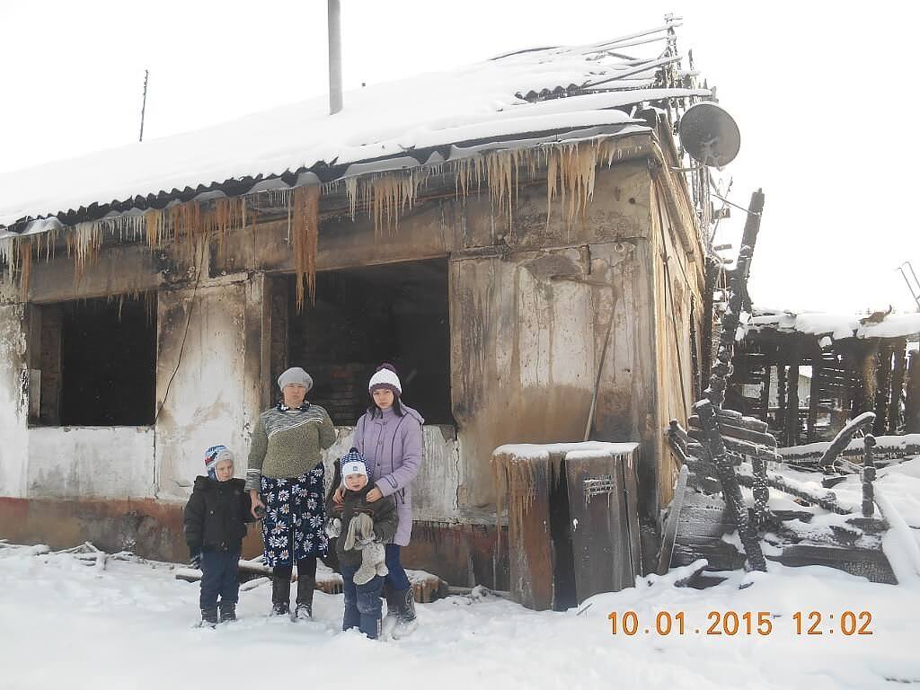 В Сонковском районе у матери-инвалида с 3 детьми сгорел дом. Объявлен благотворительный сбор вещей и материальной помощи