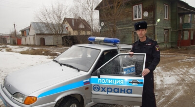 В Тверской области сотрудник полиции спас пожилую женщину из горящего дома