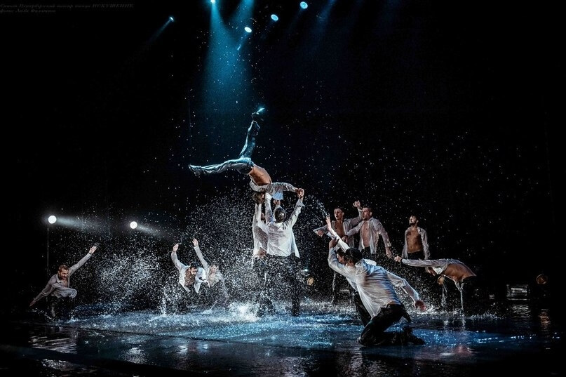 Санкт-Петербургский театр танца "Искушение" представит в Твери "Шоу под дождем III"