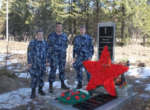 фото В Первоуральской деревне ухаживают за могилой "неизвестного солдата", который обрел имя благодаря поисковикам из Тверской области