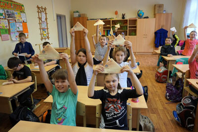 В школах Тверской области проходит акция "Благодарность земляков. Тепло ладоней"