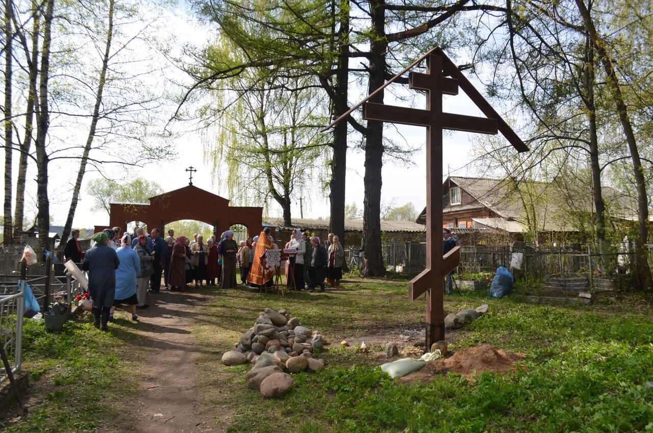 В Вышнем Волочке установили поклонный крест в память о войнах, скончавшихся от ран в госпиталях города в годы ВОВ