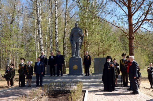 фото В Ржевском районе открыт памятник Неизвестному солдату