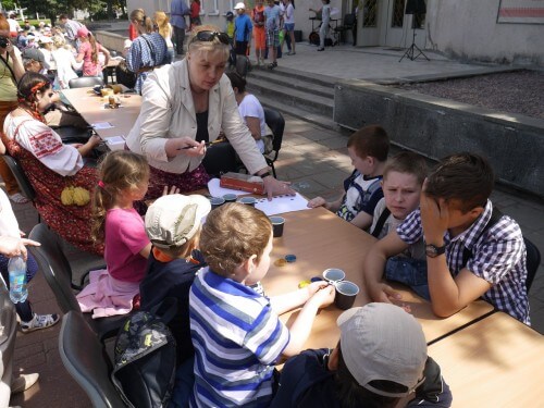 фото В Твери прошла детская игровая программа "Здравствуй, лето!"