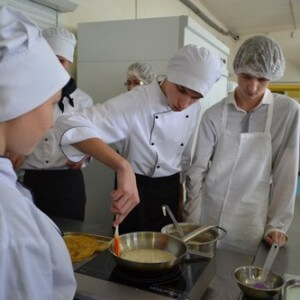 фото Студенты колледжей провели кулинарный квест для школьников Верхневолжья