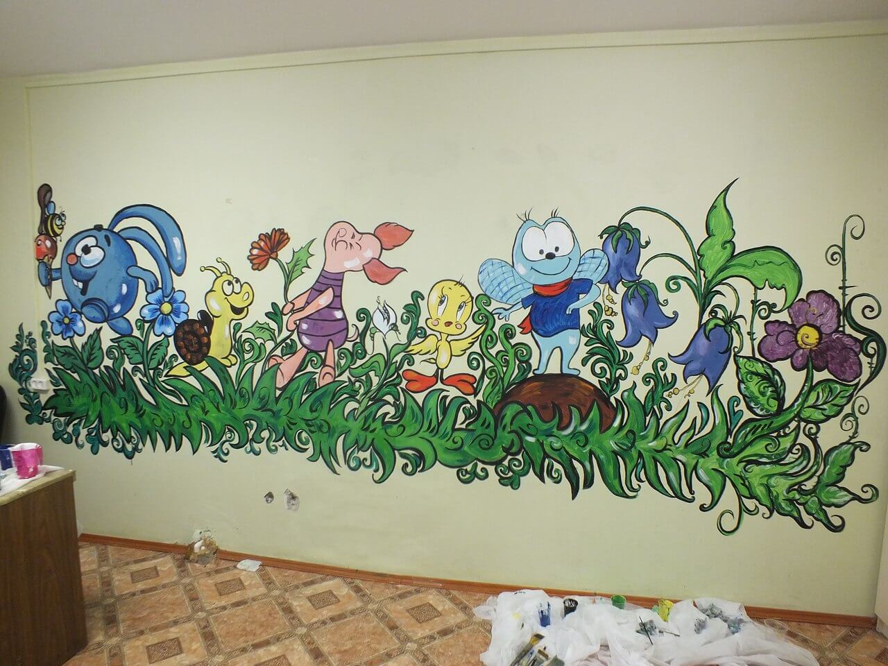 На стенах одной из тверских детских поликлиник появились иллюстрации мультипликационных героев