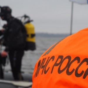 фото Тверские спасатели продолжают поиски пропавшего человека в акватории реки Волга