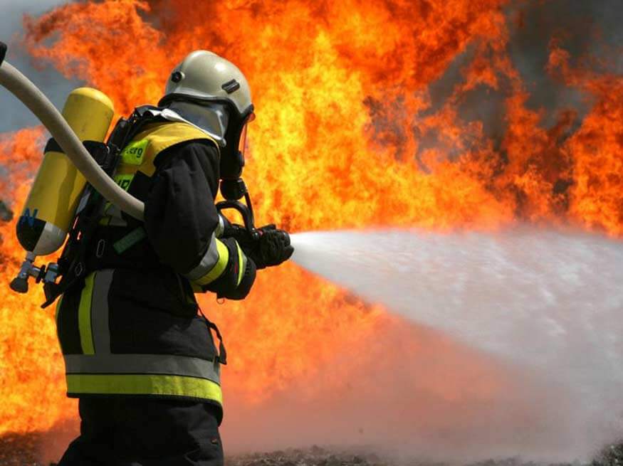 В Тверской области разыскивают двух мужчин, спасших женщину на пожаре