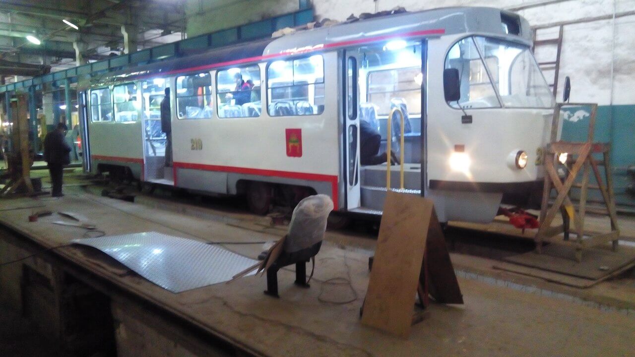 В трамвайном парке Твери продолжается капитальное обновление вагонов