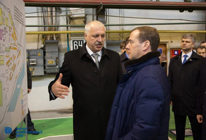 Дмитрий Медведев ознакомился с новой техникой для пассажирских перевозок на Тверском вагоностроительном заводе