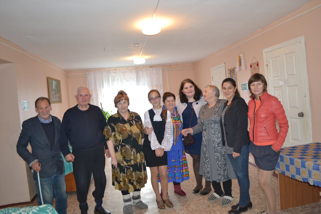 Волонтеры организуют праздник для пожилых людей в Лихославльском районе