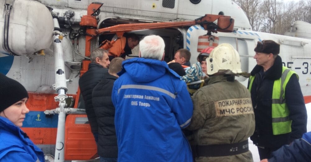 Для оказания экстренной помощи жителю Вышнего Волочка привлекли санитарый вертолет МЧС