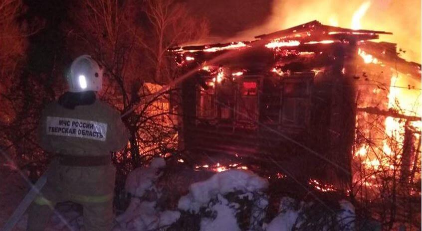 В Тверской области из-за короткого замыкания электропроводки сгорели 2 дома