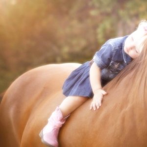 фото В Калязине ребенок пострадал после падения с лошади