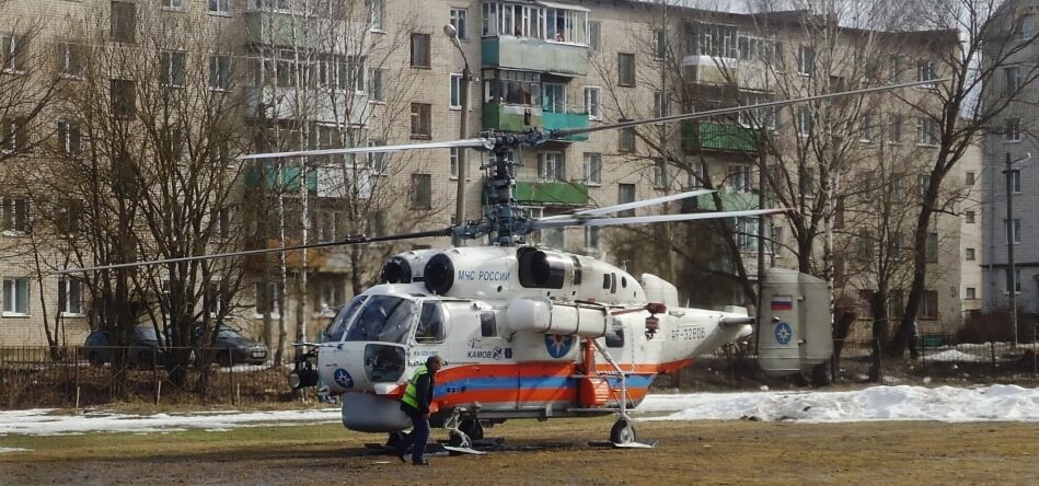 Для экстренной помощи женщине в Бежецкий район отправился вертолет с бригадой врачей ОКБ