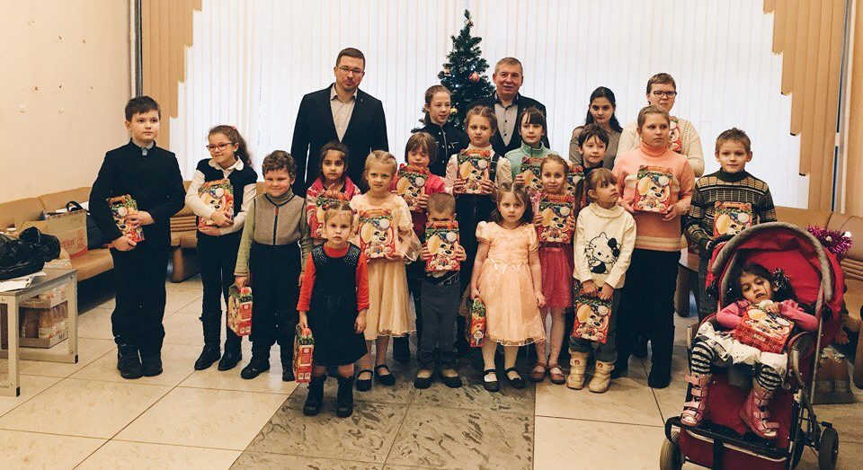 50 новогодних подарков получили дети с ограниченными возможностями благодаря Тверскому обществу Красного креста