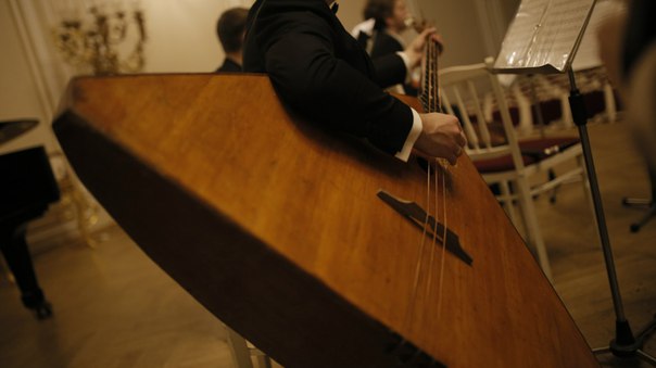 Тверичам сыграют на уникальном инструменте - балалайке-контрабасе
