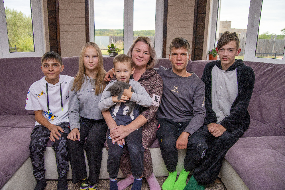 Тверской фонд "Константа" помогает матери-одиночке, оставшейся с 8 детьми