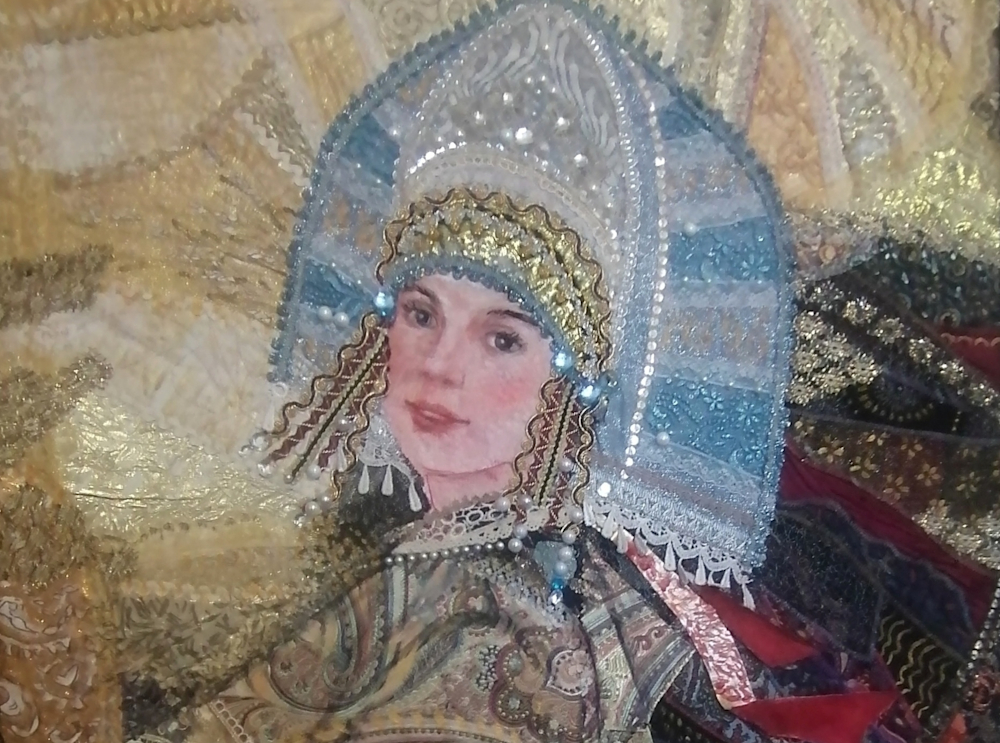 В Вышневолоцком краеведческом музее пройдет выставка "Русский формат: костюм, графика"